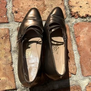 Vintage Ferragamo kitten heels